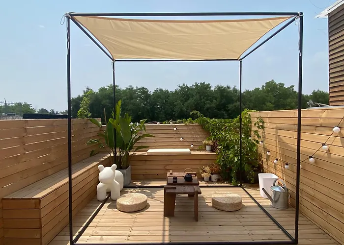 Beijing Hills & Hutong City Retreat Near Forbidden City & Line 4 Multi-Room Options