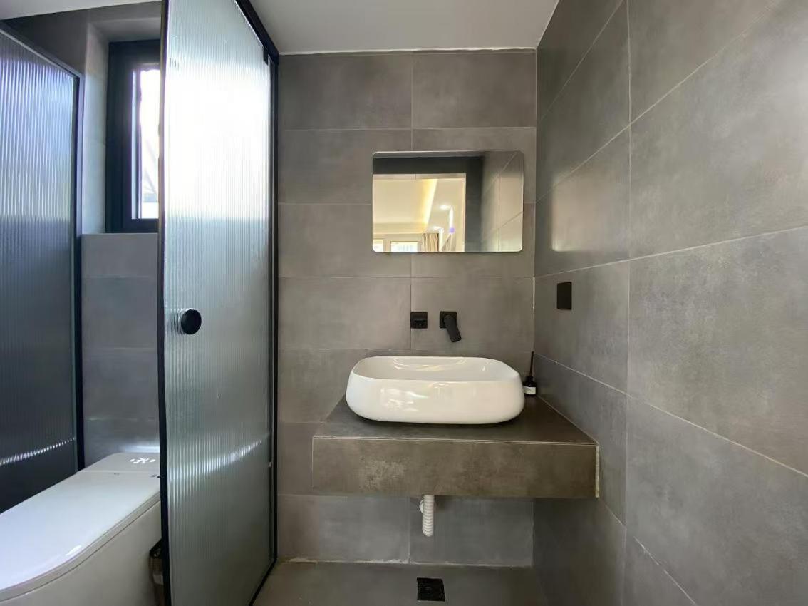 Hills & Hutong Retreat Near Forbidden & Line 4 Multi-room Options Apartment *